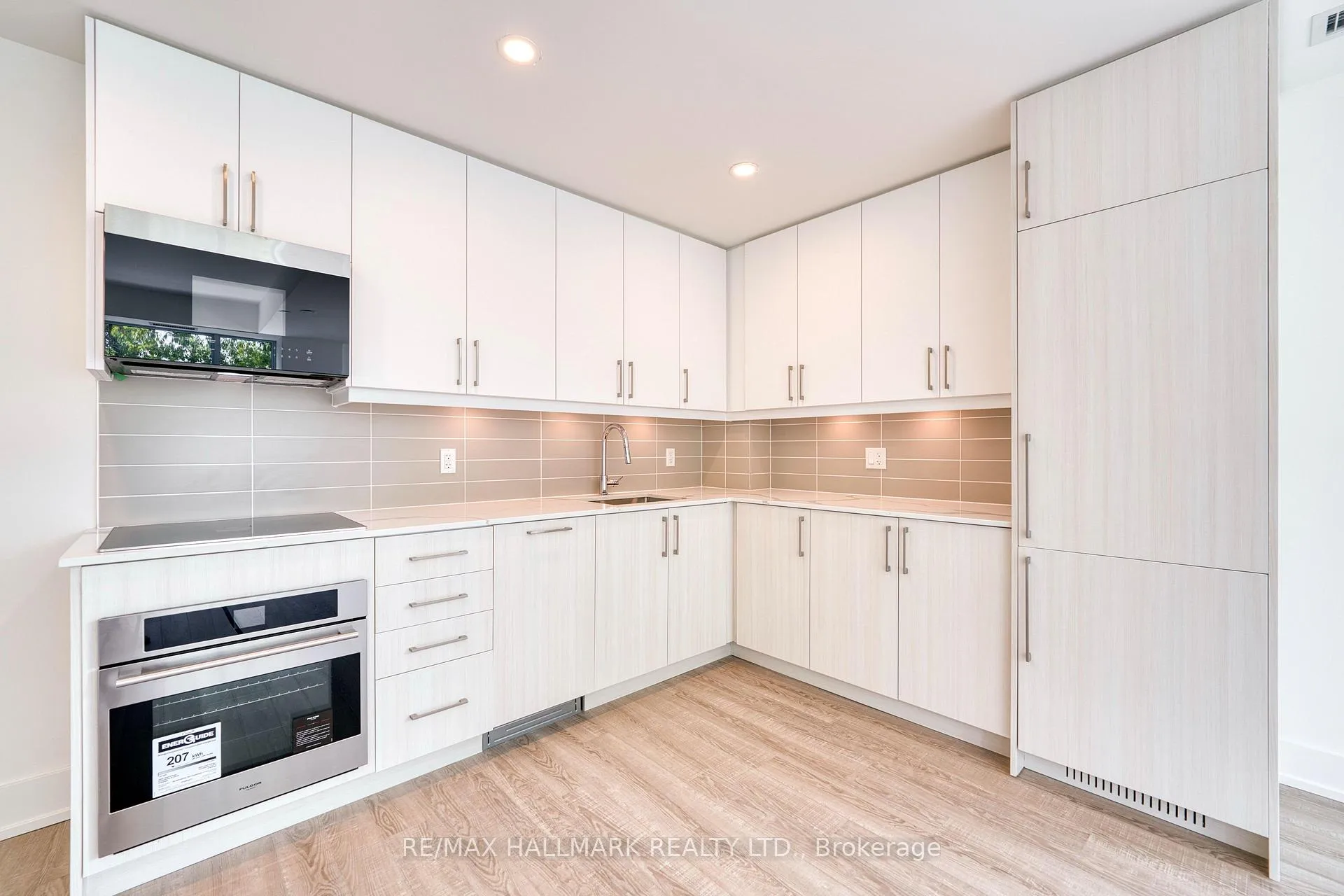 Photo 9 of Unit 247, 2075 King Road, King, King City — HOMEH