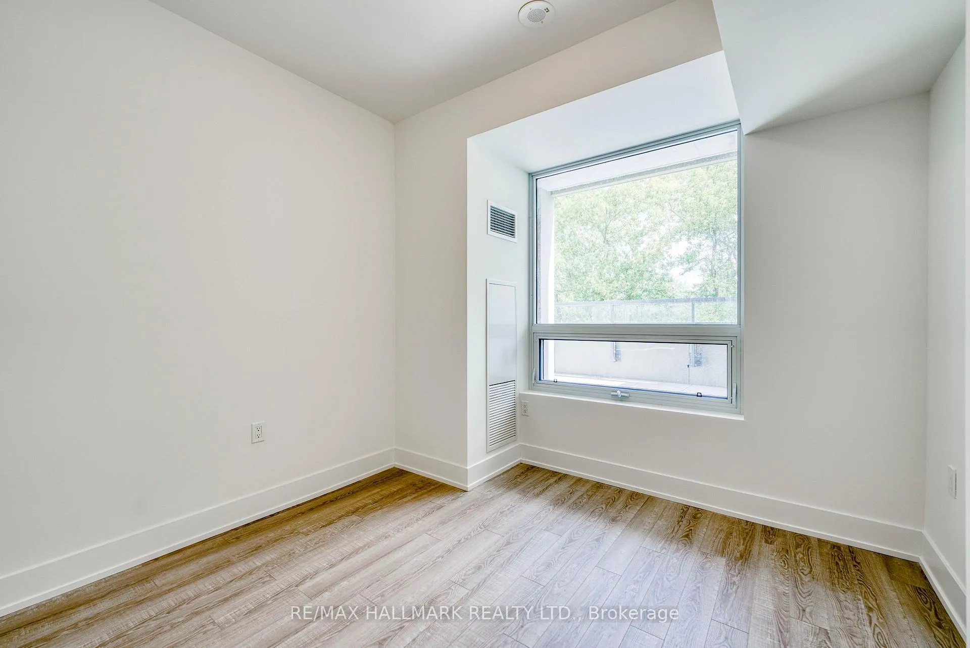 Photo 15 of Unit 247, 2075 King Road, King, King City — HOMEH