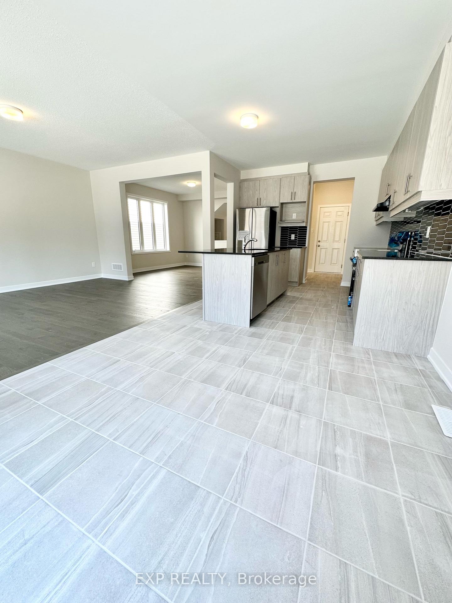 Photo 2 of 2433 Watercolours Way, Ottawa, Barrhaven - Half Moon Bay — HOMEH