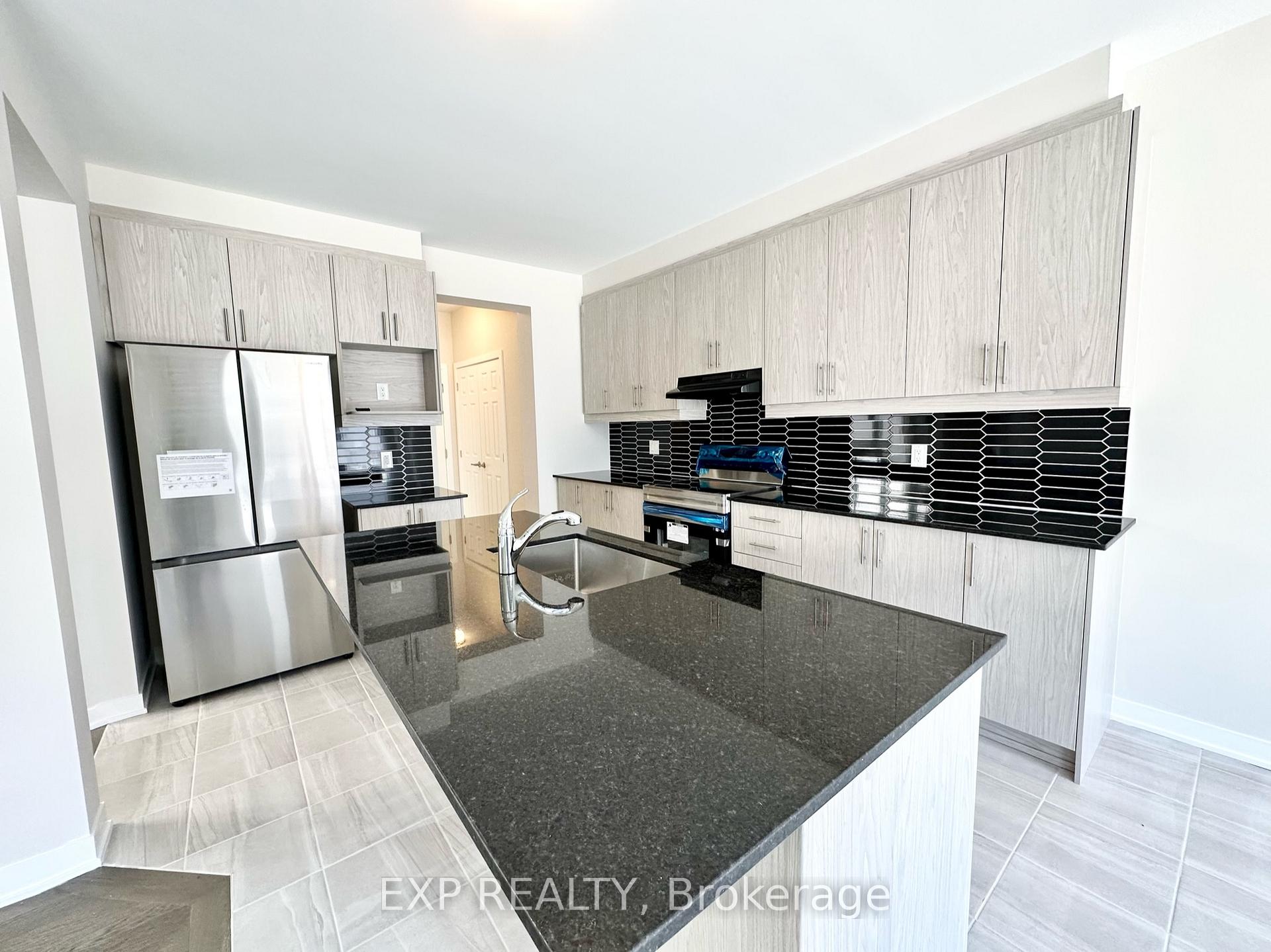 Photo 5 of 2433 Watercolours Way, Ottawa, Barrhaven - Half Moon Bay — HOMEH