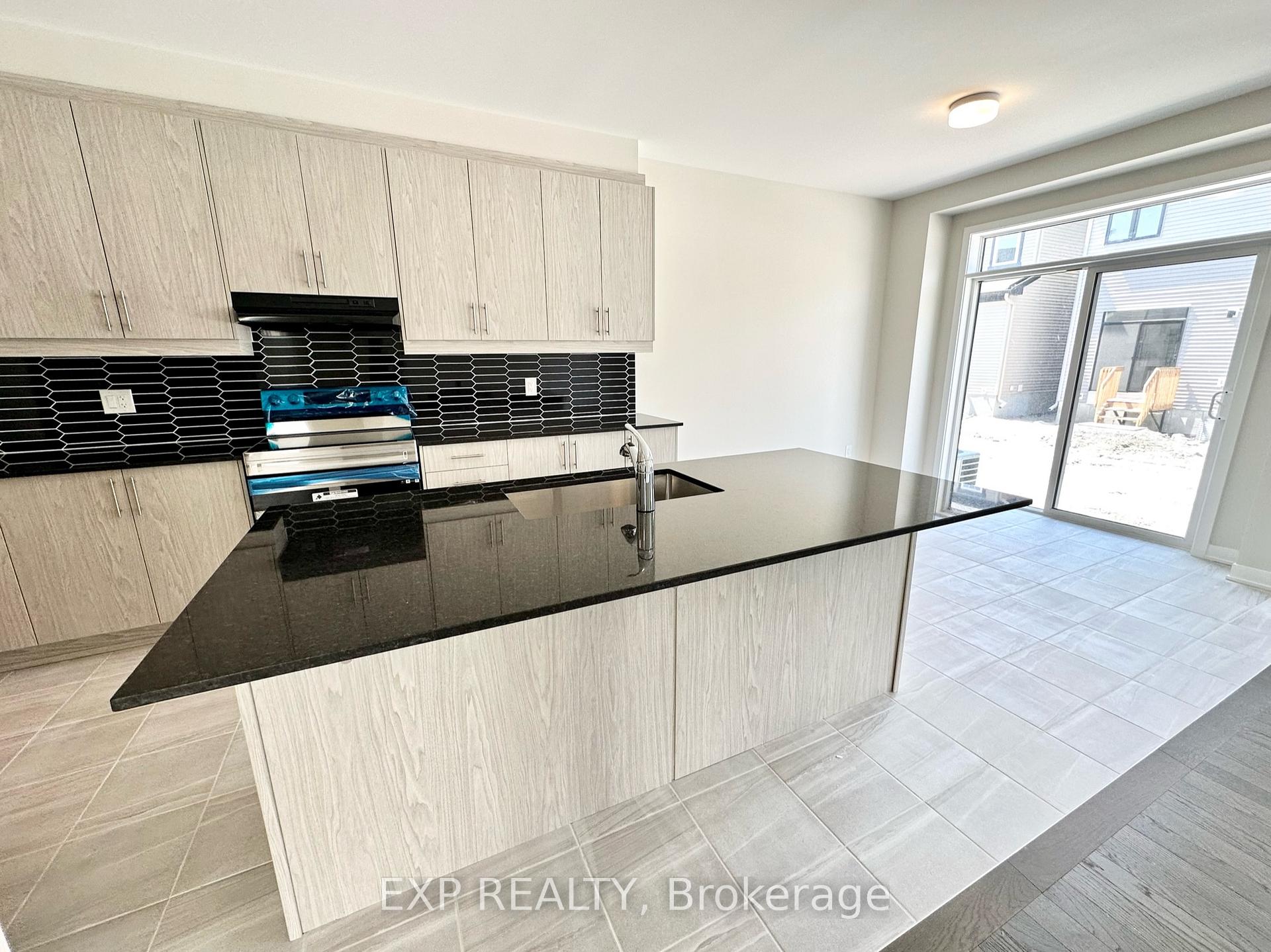 Photo 6 of 2433 Watercolours Way, Ottawa, Barrhaven - Half Moon Bay — HOMEH