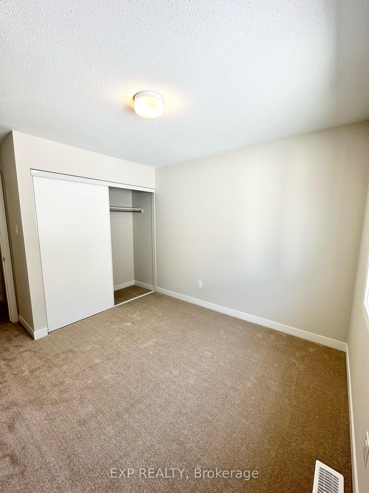 Photo 7 of 2433 Watercolours Way, Ottawa, Barrhaven - Half Moon Bay — HOMEH