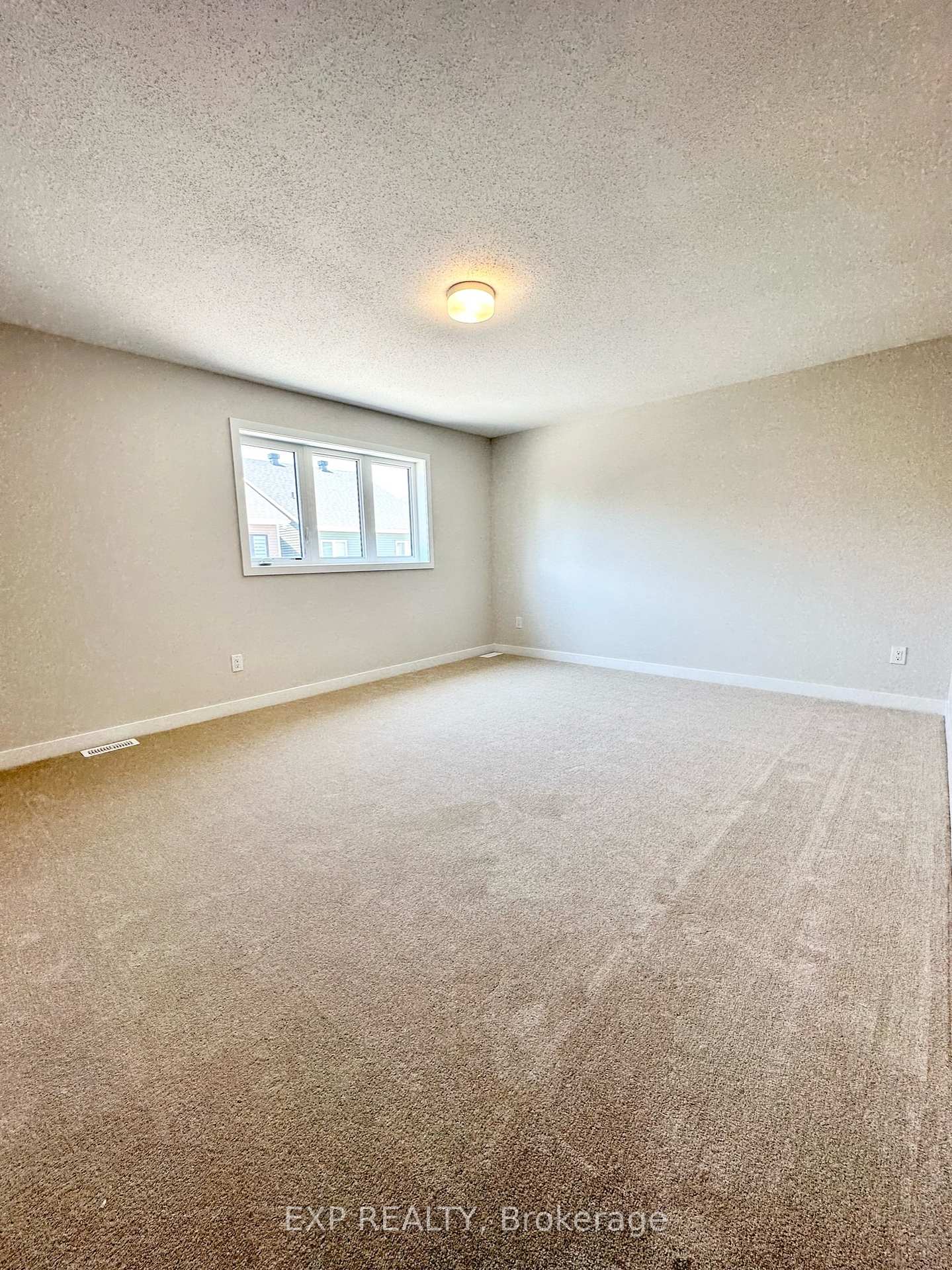 Photo 8 of 2433 Watercolours Way, Ottawa, Barrhaven - Half Moon Bay — HOMEH