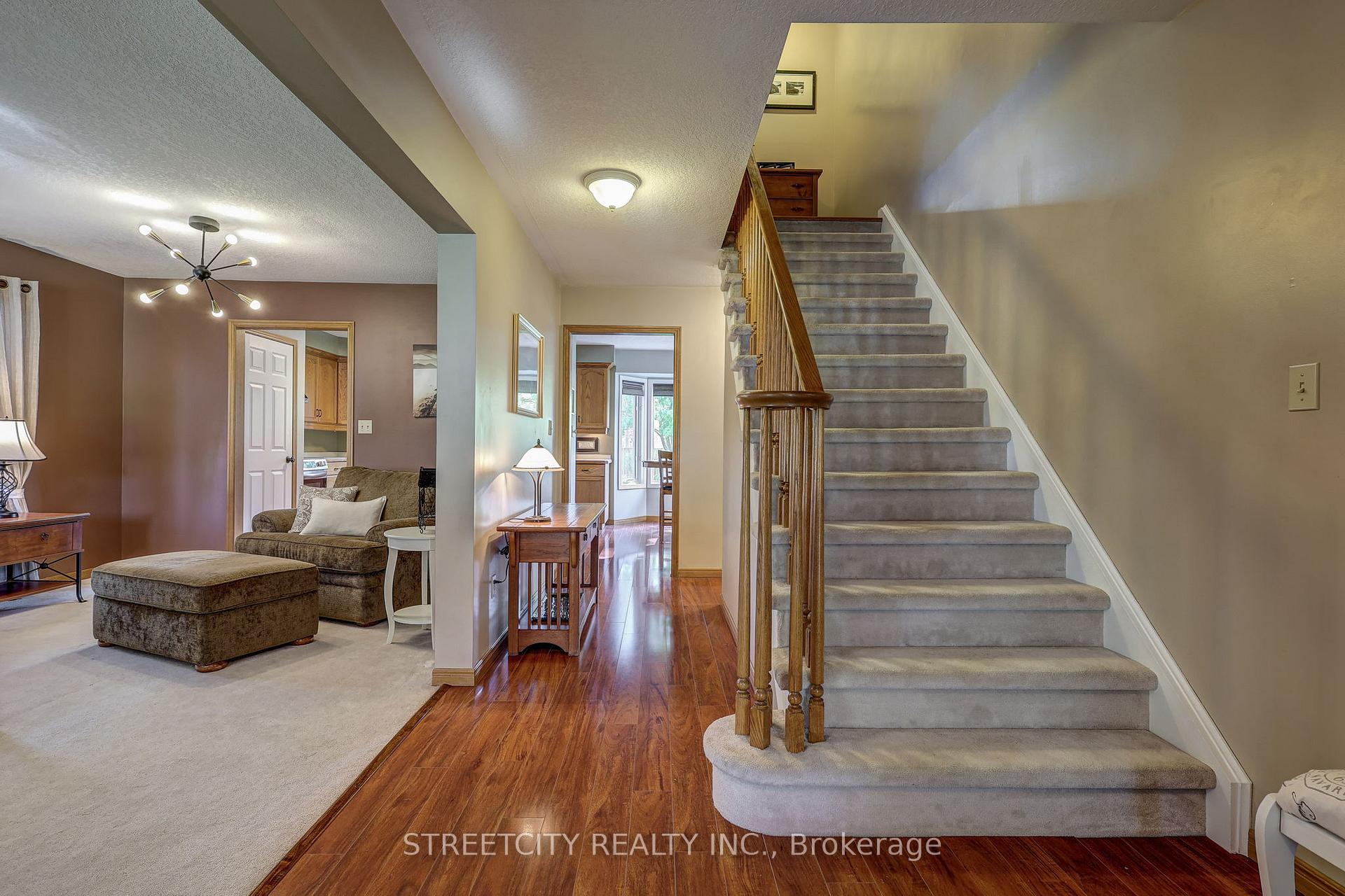 Photo 6 of 10 Timberlane Crescent, Central Elgin, Rural Central Elgin — HOMEH