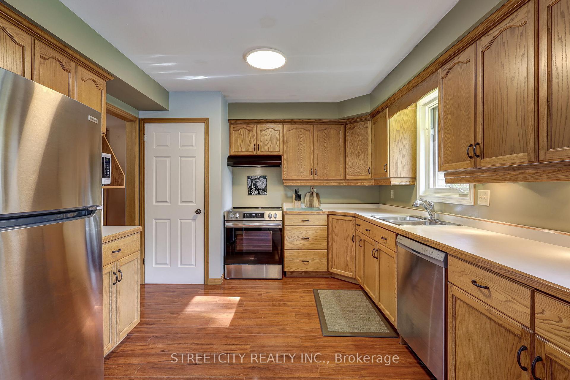 Photo 13 of 10 Timberlane Crescent, Central Elgin, Rural Central Elgin — HOMEH