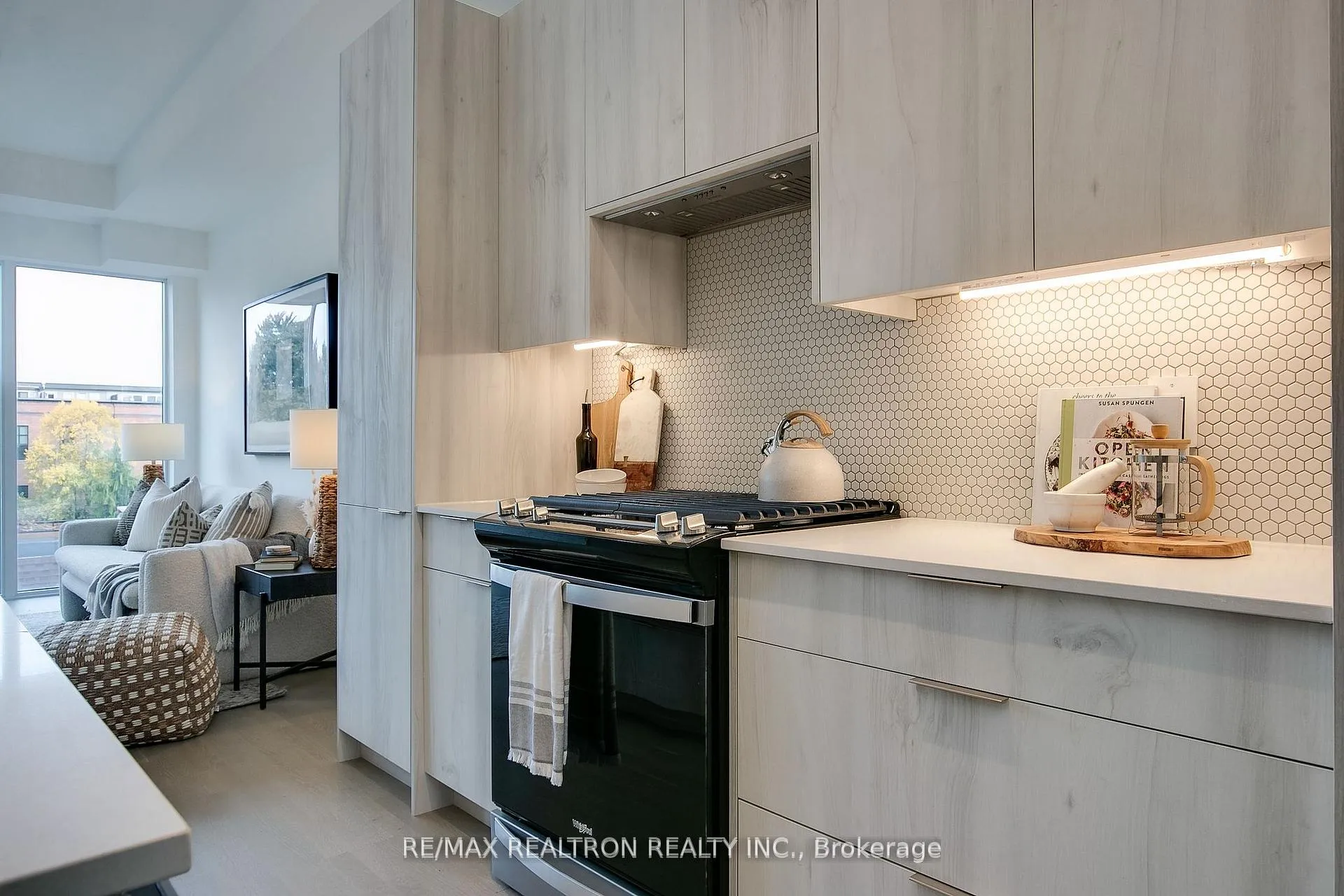 Photo 6 of Unit 404, 495 Logan Avenue, Toronto, North Riverdale — HOMEH