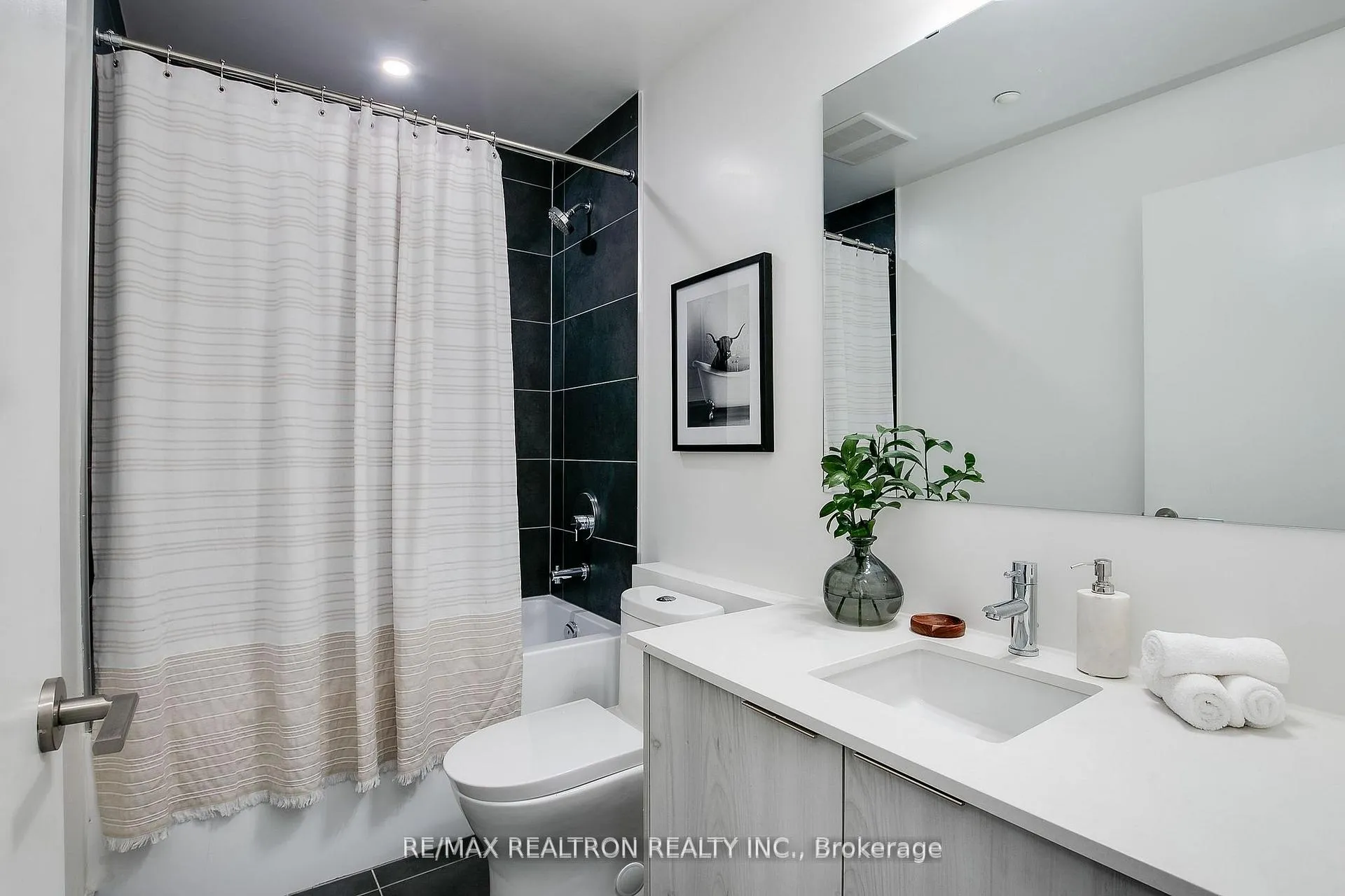 Photo 20 of Unit 404, 495 Logan Avenue, Toronto, North Riverdale — HOMEH