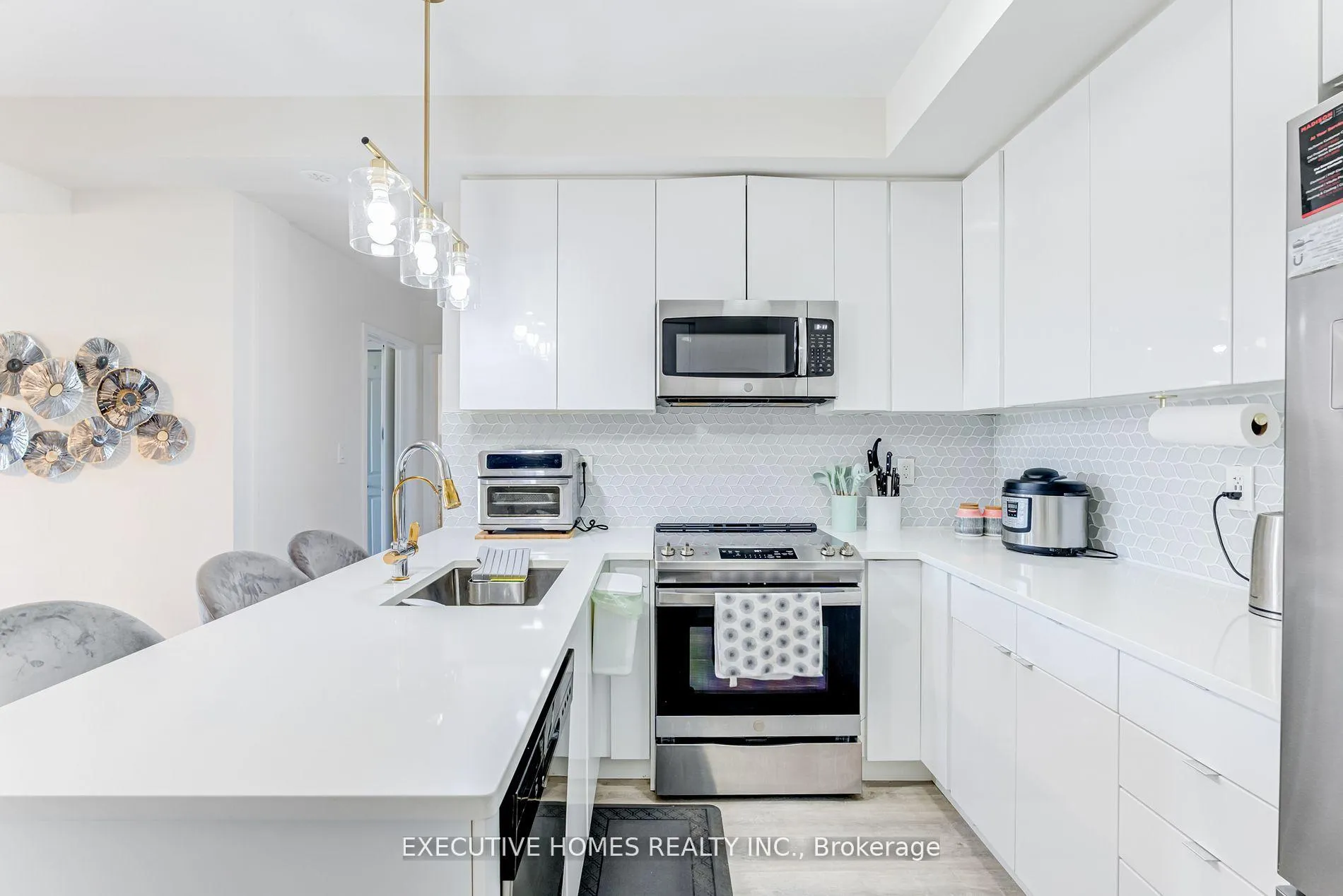 Photo 9 of Unit 407, 2550 Castlegate Crossing, Pickering, Duffin Heights — HOMEH