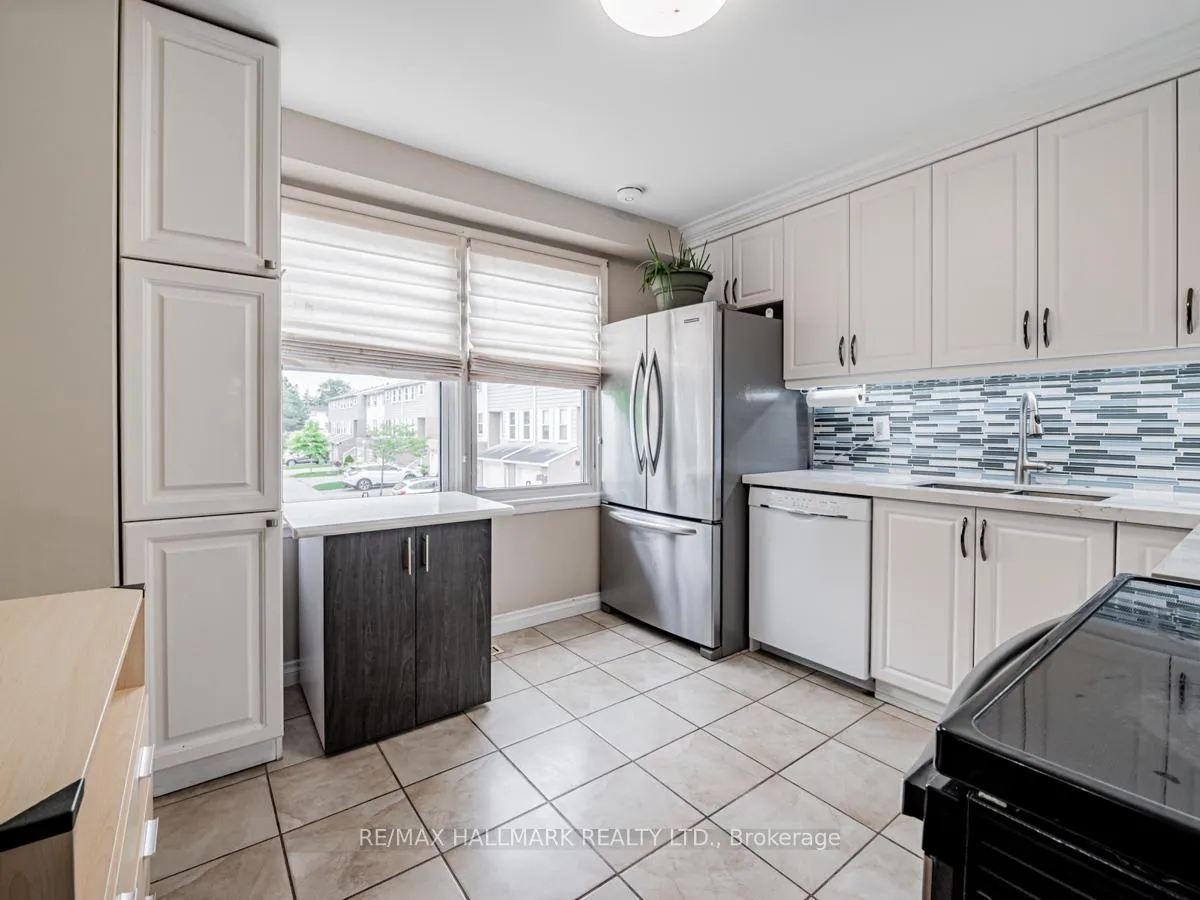 Photo 6 of 1660 John Street, Markham, Bayview Fairway-Bayview Country Club Estates — HOMEH