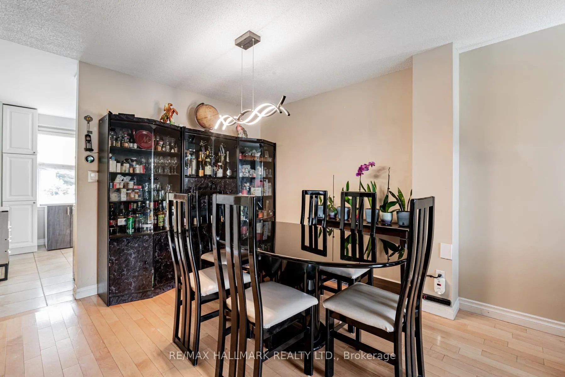 Photo 9 of 1660 John Street, Markham, Bayview Fairway-Bayview Country Club Estates — HOMEH