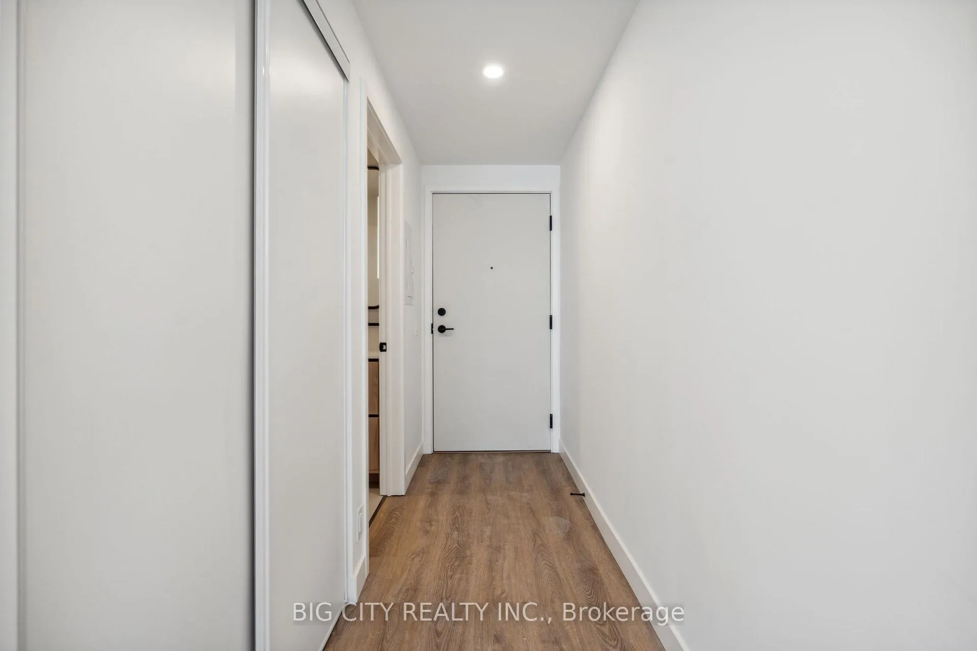 Photo 3 of Unit 319, 1050 Eastern Avenue, Toronto, The Beaches — HOMEH
