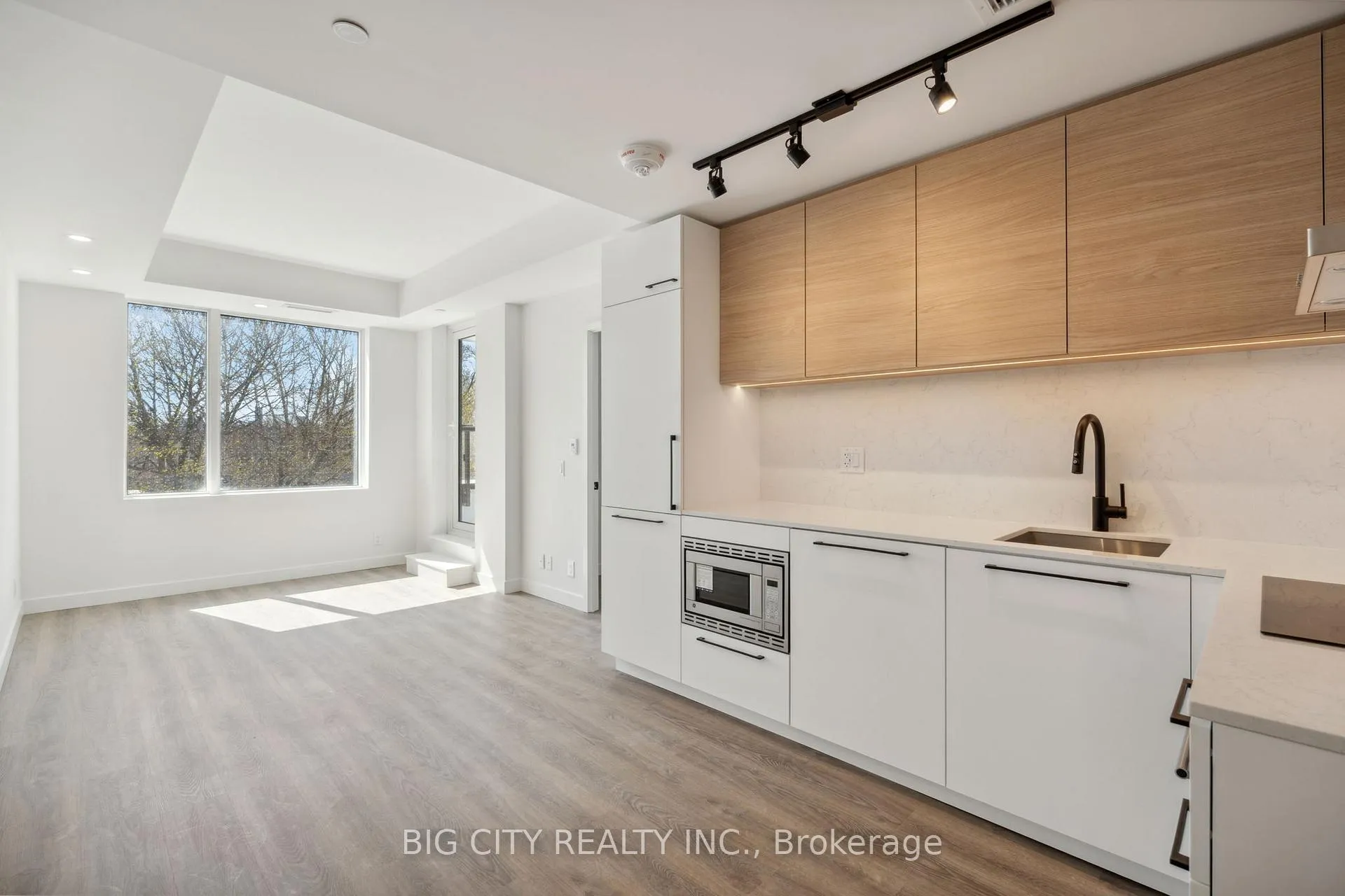 Photo 5 of Unit 319, 1050 Eastern Avenue, Toronto, The Beaches — HOMEH