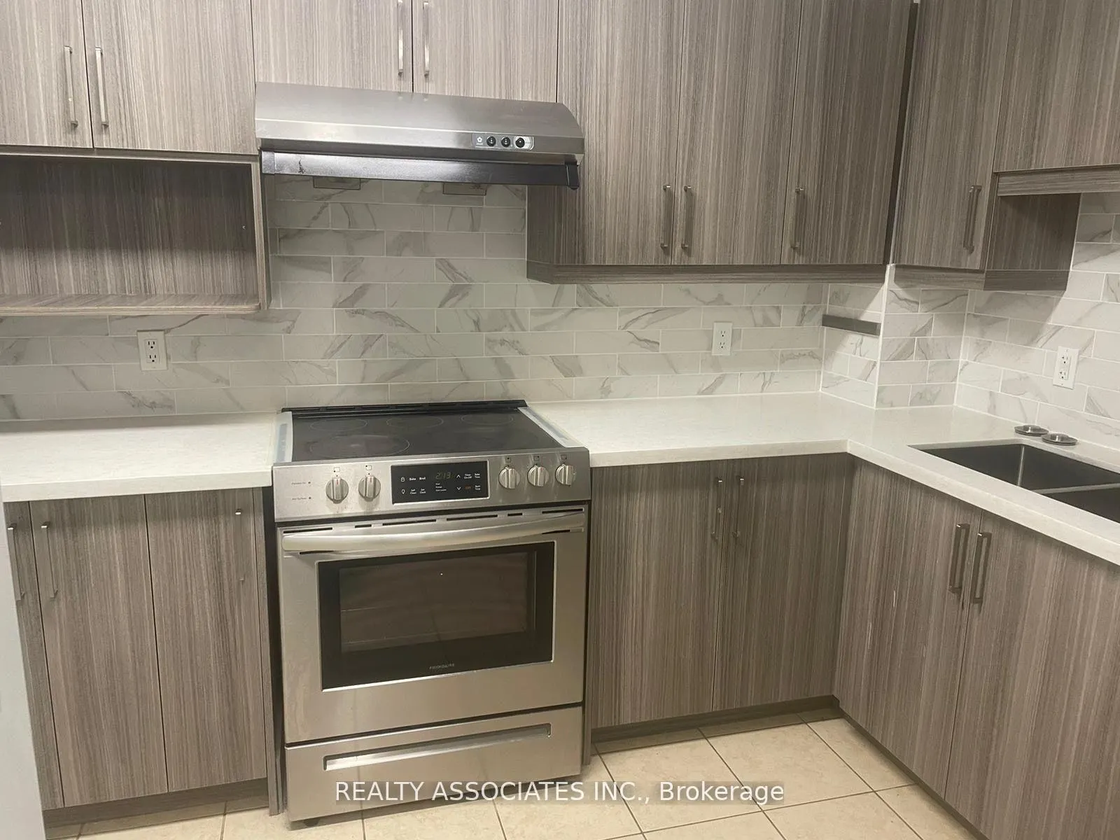 Photo 4 of Unit 1110, 88 Times Avenue, Markham, Commerce Valley — HOMEH