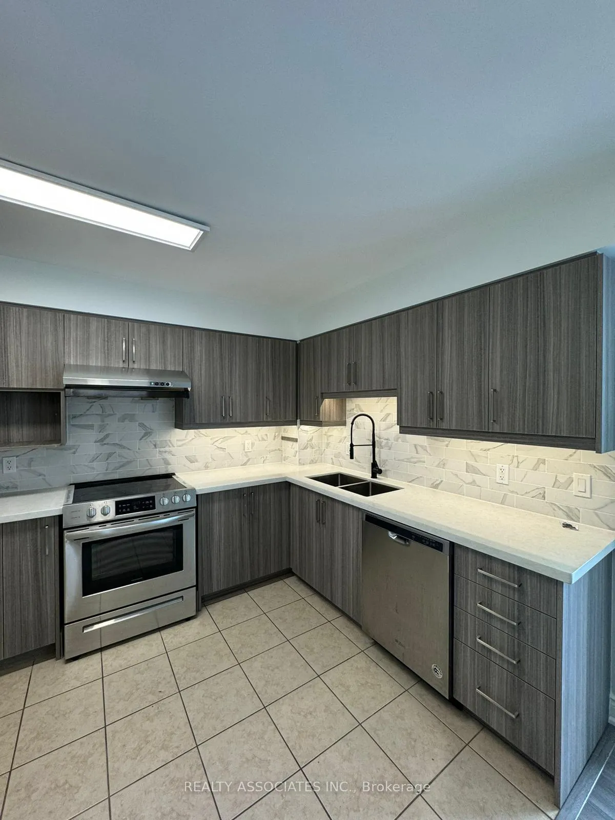 Photo 5 of Unit 1110, 88 Times Avenue, Markham, Commerce Valley — HOMEH
