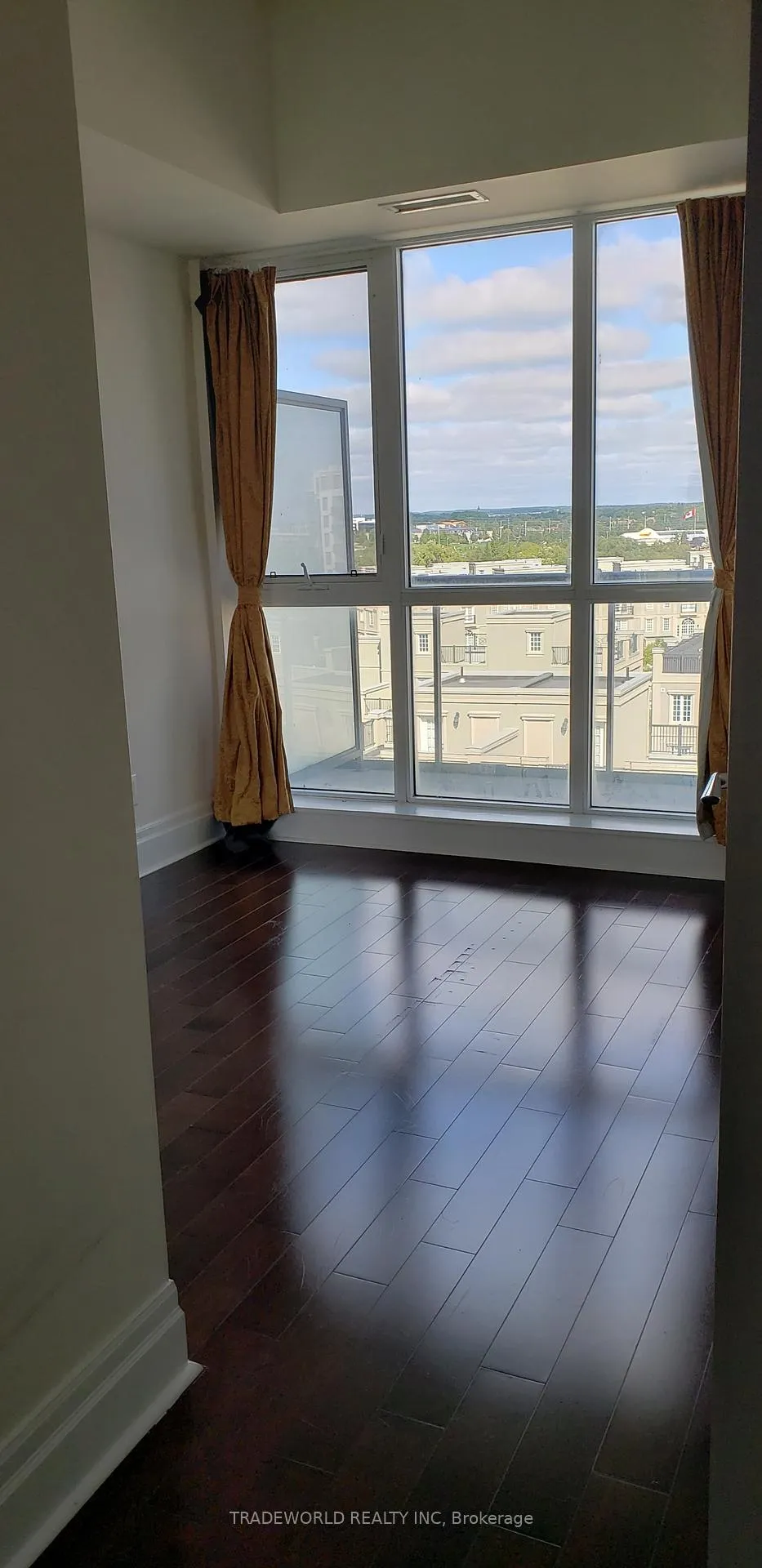 Photo 5 of Unit 719, 39 Upper Duke Crescent, Markham, Unionville — HOMEH