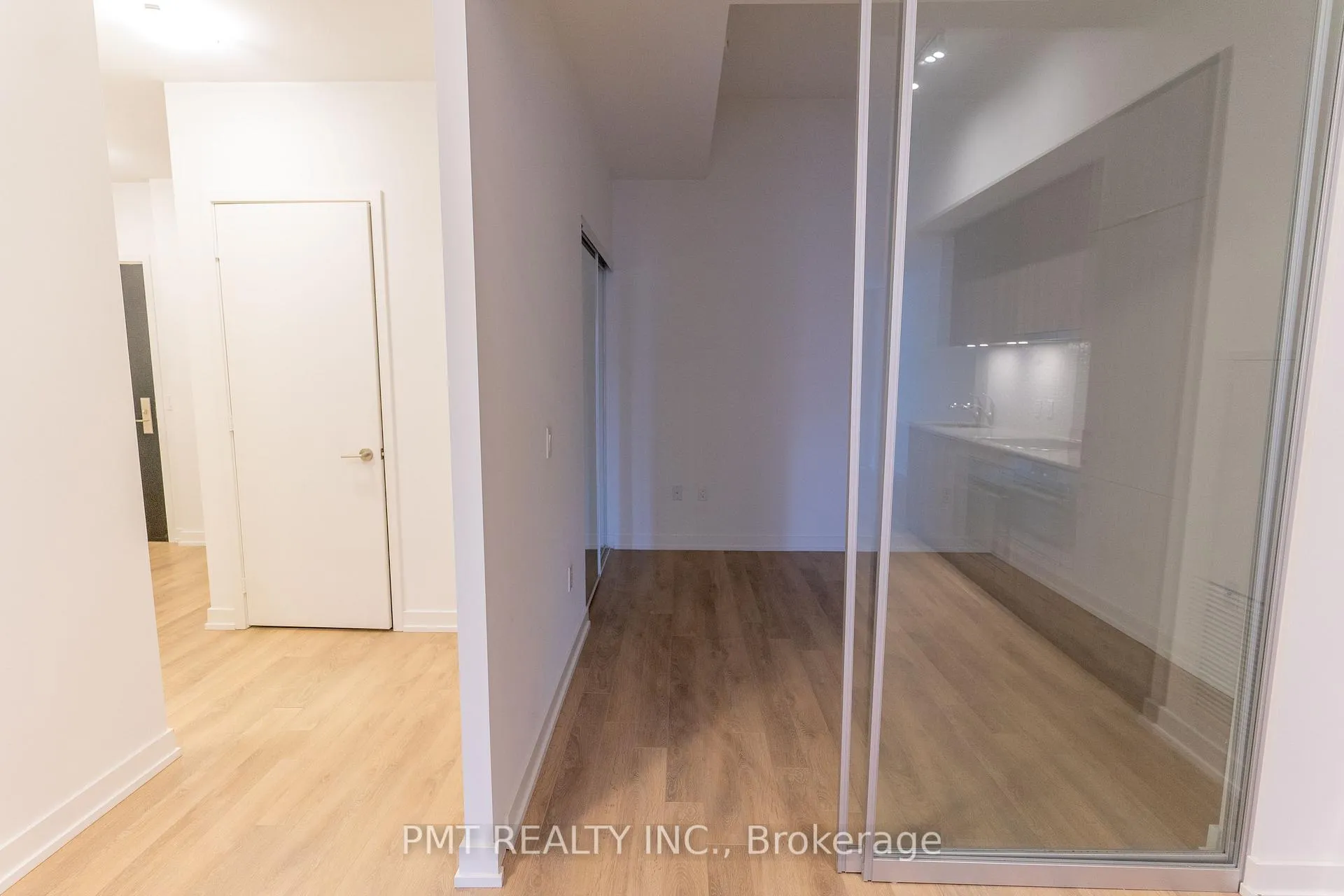Photo 6 of Unit 913, 158 Front Street E, Toronto, Moss Park — HOMEH
