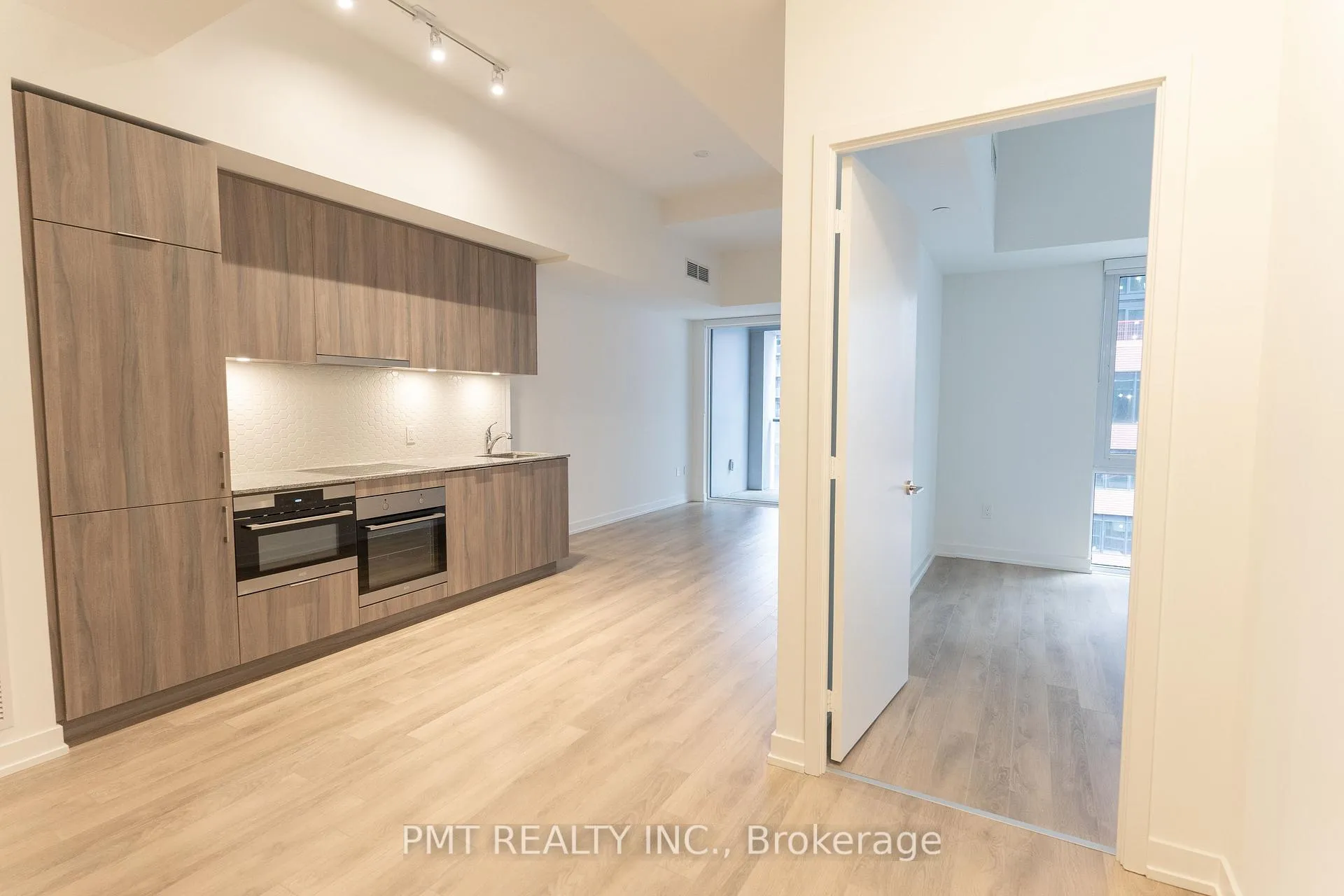 Photo 11 of Unit 913, 158 Front Street E, Toronto, Moss Park — HOMEH