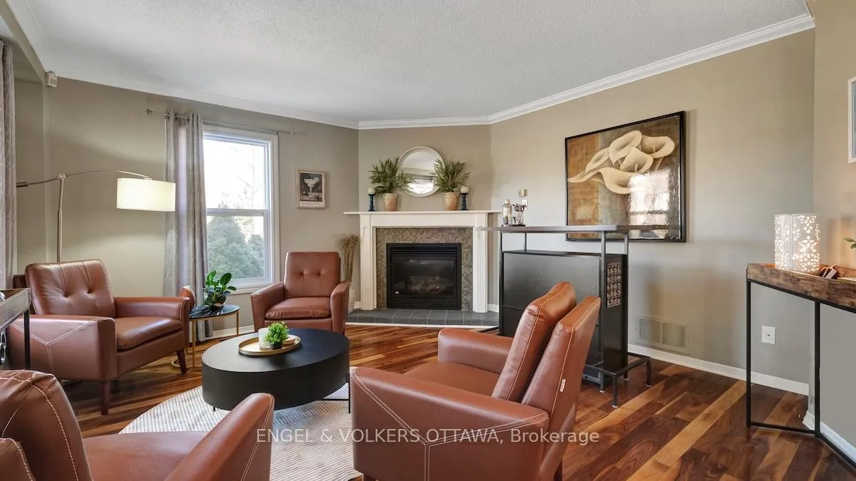 Photo 3 of 1263 Randboro Crescent, Ottawa, Navan — HOMEH
