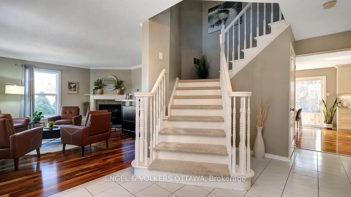 Photo 7 of 1263 Randboro Crescent, Ottawa, Navan — HOMEH