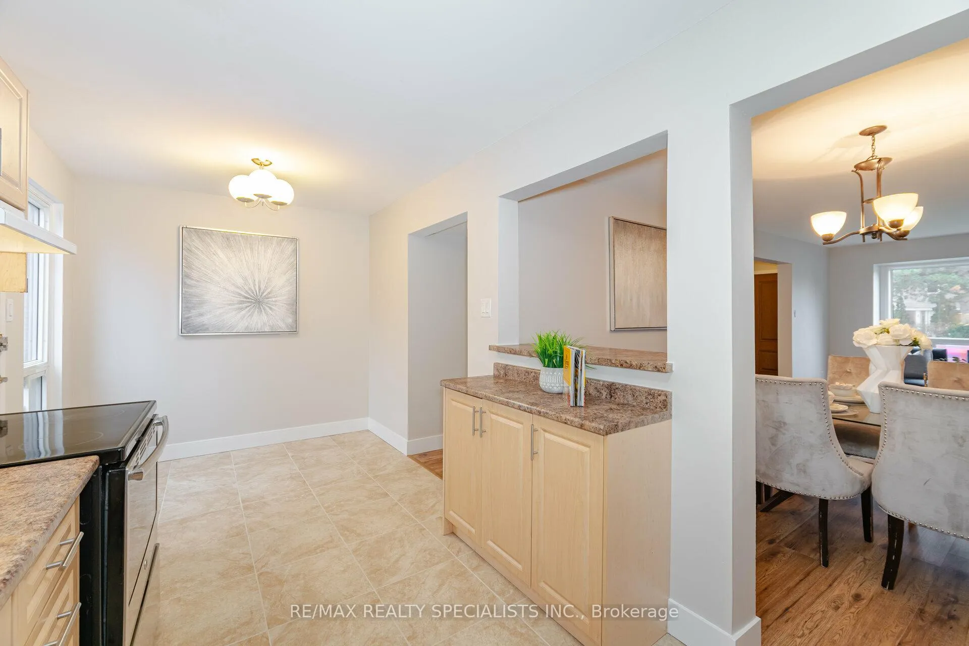 Photo 11 of Unit 8, 8 Guildford Crescent, Brampton, Central Park — HOMEH