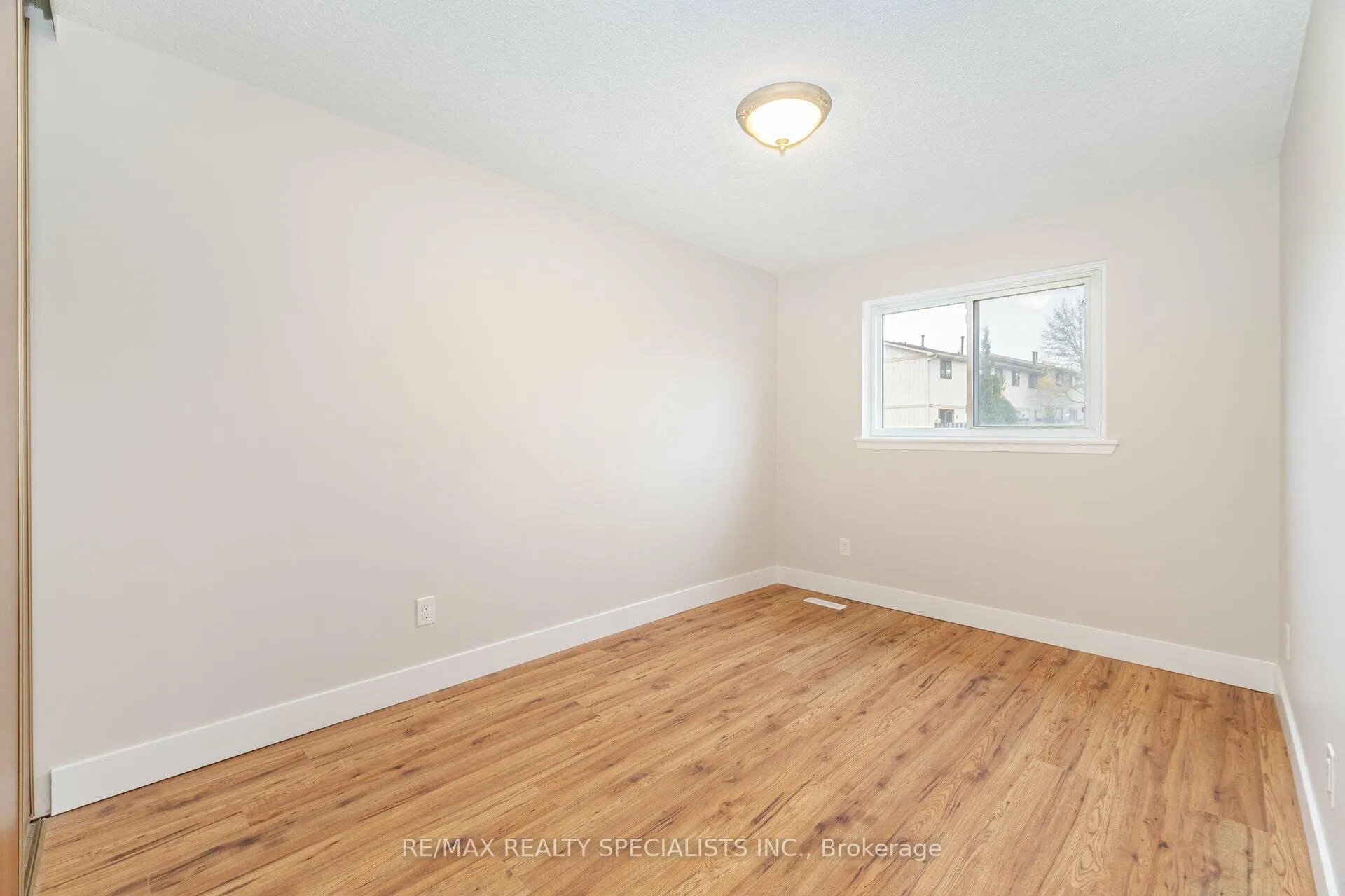 Photo 23 of Unit 8, 8 Guildford Crescent, Brampton, Central Park — HOMEH