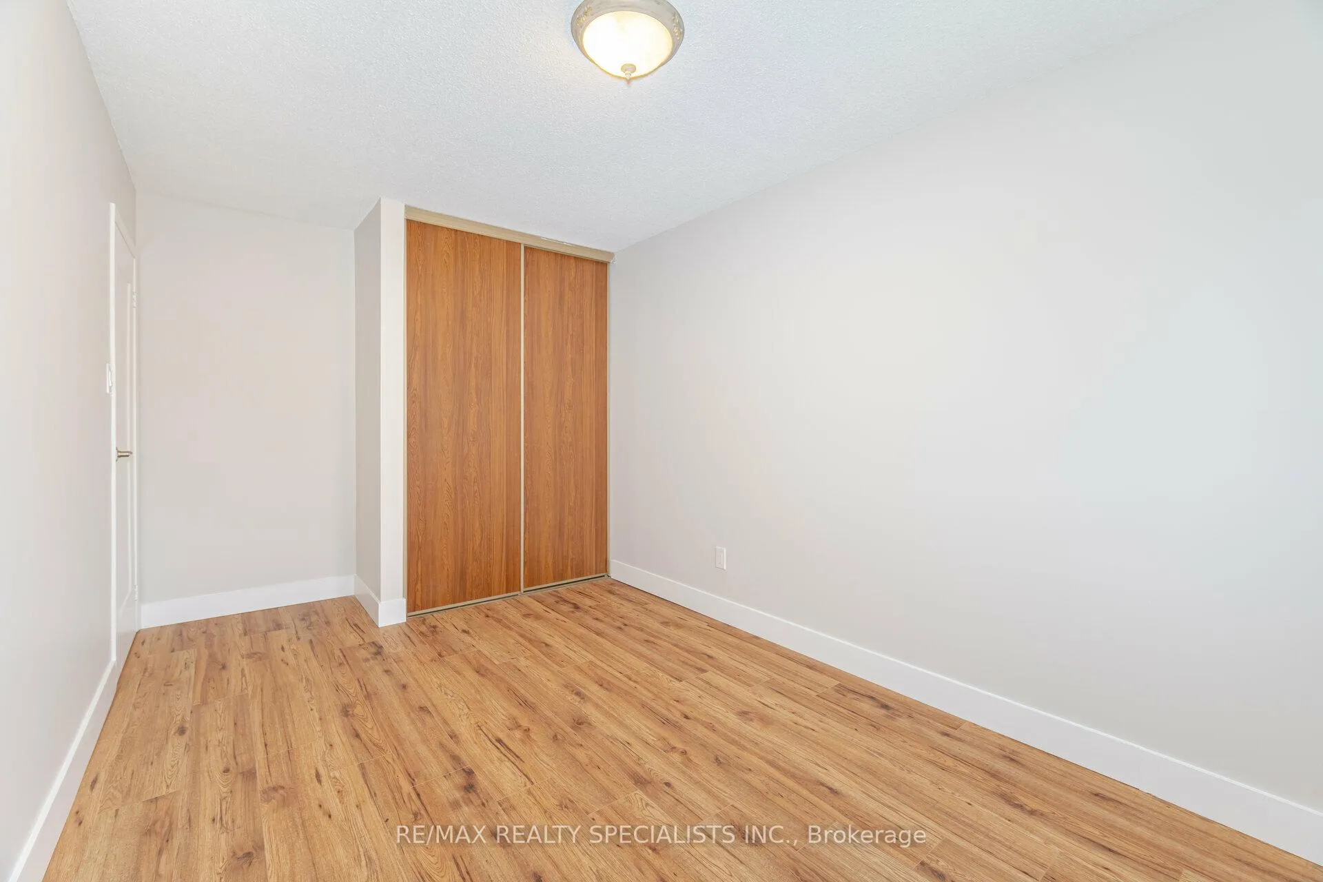 Photo 24 of Unit 8, 8 Guildford Crescent, Brampton, Central Park — HOMEH