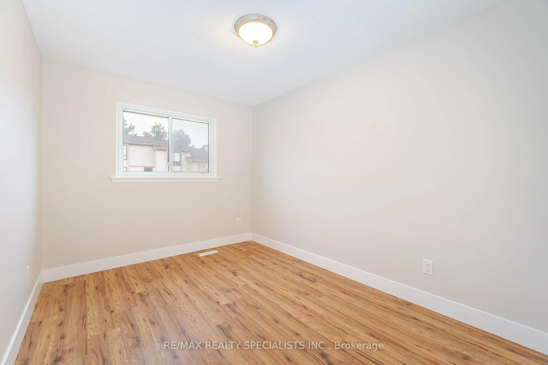 Photo 25 of Unit 8, 8 Guildford Crescent, Brampton, Central Park — HOMEH