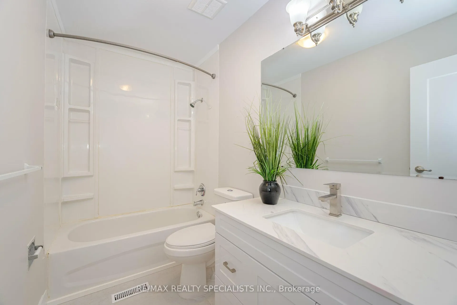 Photo 27 of Unit 8, 8 Guildford Crescent, Brampton, Central Park — HOMEH