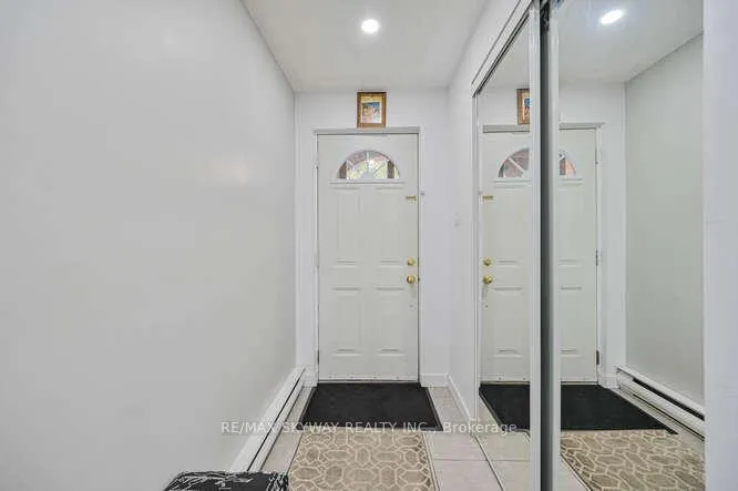 Photo 4 of 51 Briar Path, Brampton, Avondale — HOMEH