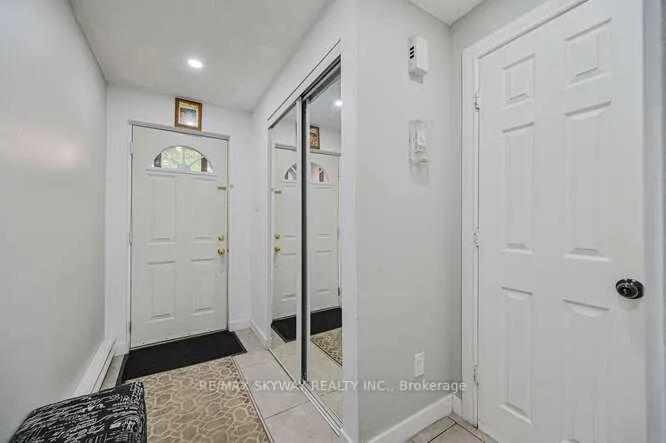 Photo 5 of 51 Briar Path, Brampton, Avondale — HOMEH