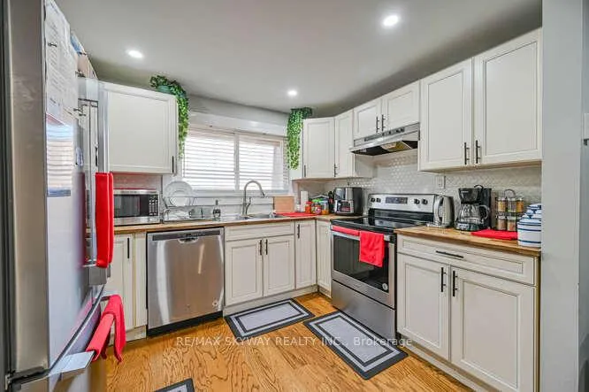 Photo 10 of 51 Briar Path, Brampton, Avondale — HOMEH