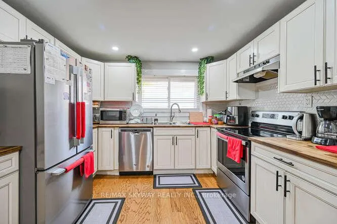 Photo 11 of 51 Briar Path, Brampton, Avondale — HOMEH