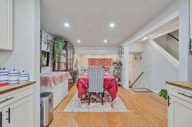 Photo 13 of 51 Briar Path, Brampton, Avondale — HOMEH