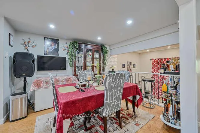Photo 15 of 51 Briar Path, Brampton, Avondale — HOMEH