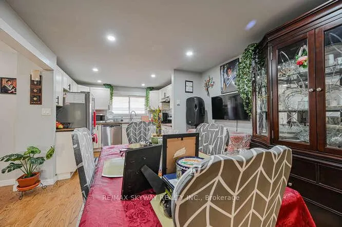 Photo 16 of 51 Briar Path, Brampton, Avondale — HOMEH