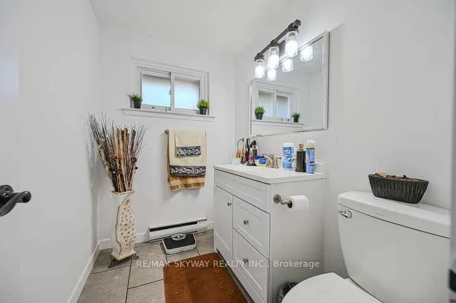 Photo 18 of 51 Briar Path, Brampton, Avondale — HOMEH