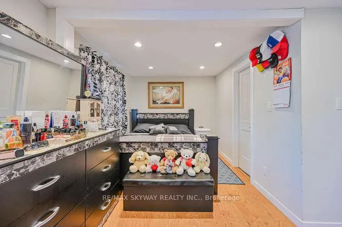 Photo 22 of 51 Briar Path, Brampton, Avondale — HOMEH