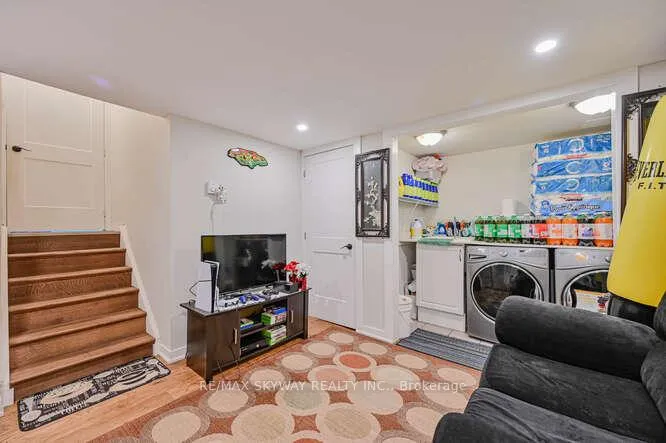 Photo 33 of 51 Briar Path, Brampton, Avondale — HOMEH