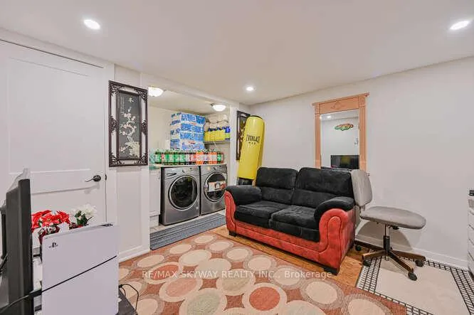 Photo 34 of 51 Briar Path, Brampton, Avondale — HOMEH