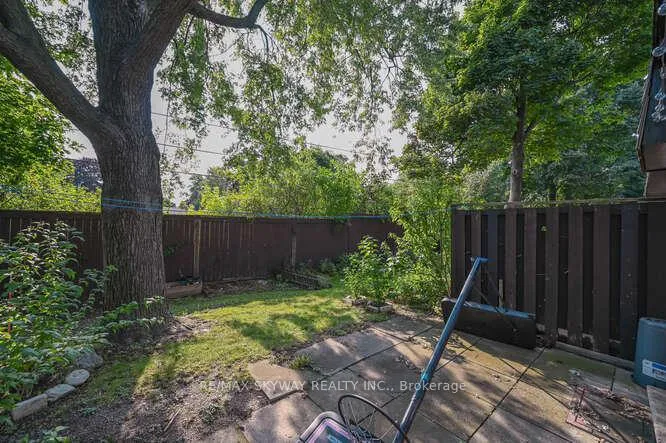 Photo 37 of 51 Briar Path, Brampton, Avondale — HOMEH