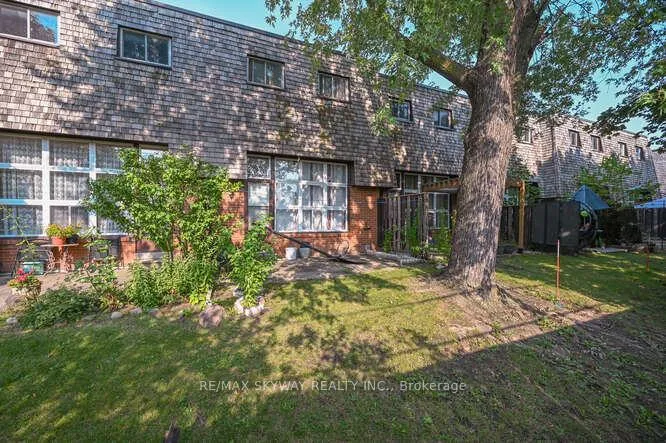 Photo 38 of 51 Briar Path, Brampton, Avondale — HOMEH