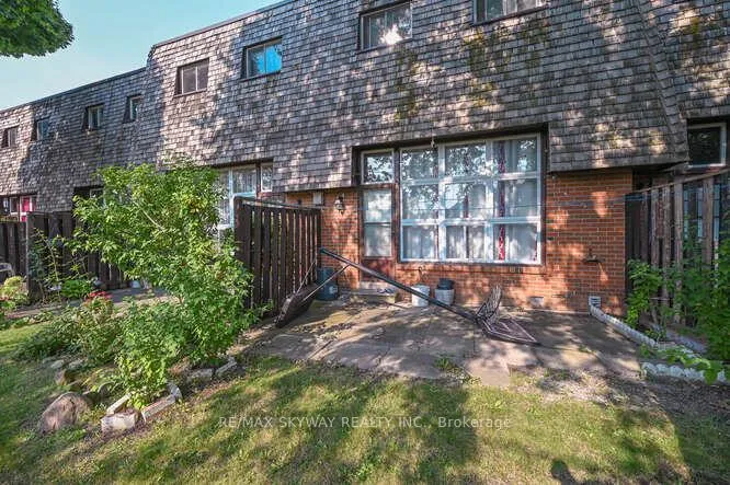 Photo 39 of 51 Briar Path, Brampton, Avondale — HOMEH