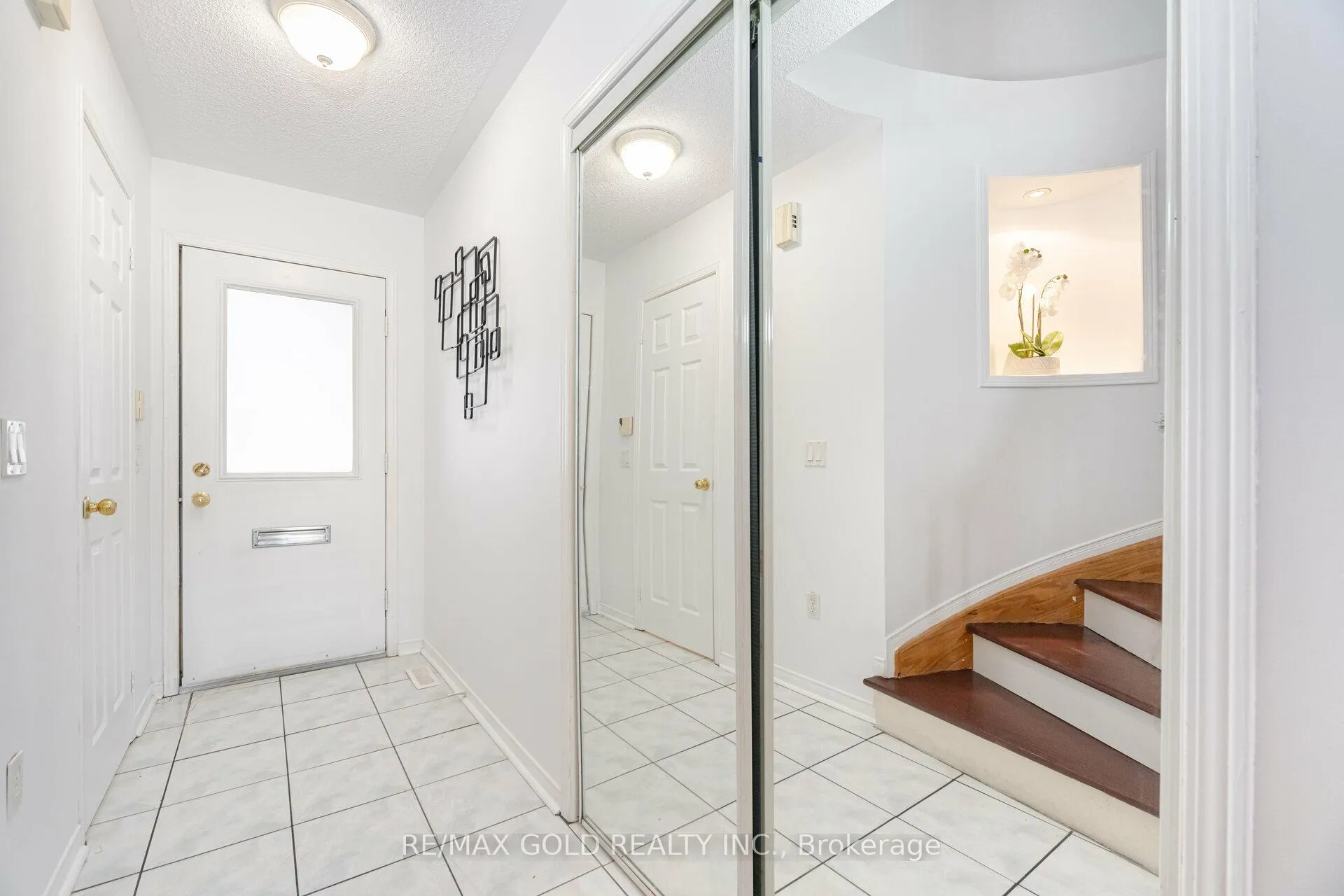 Photo 5 of Unit 32, 9800 McLaughlin Road N, Brampton, Fletcher's Creek Village — HOMEH