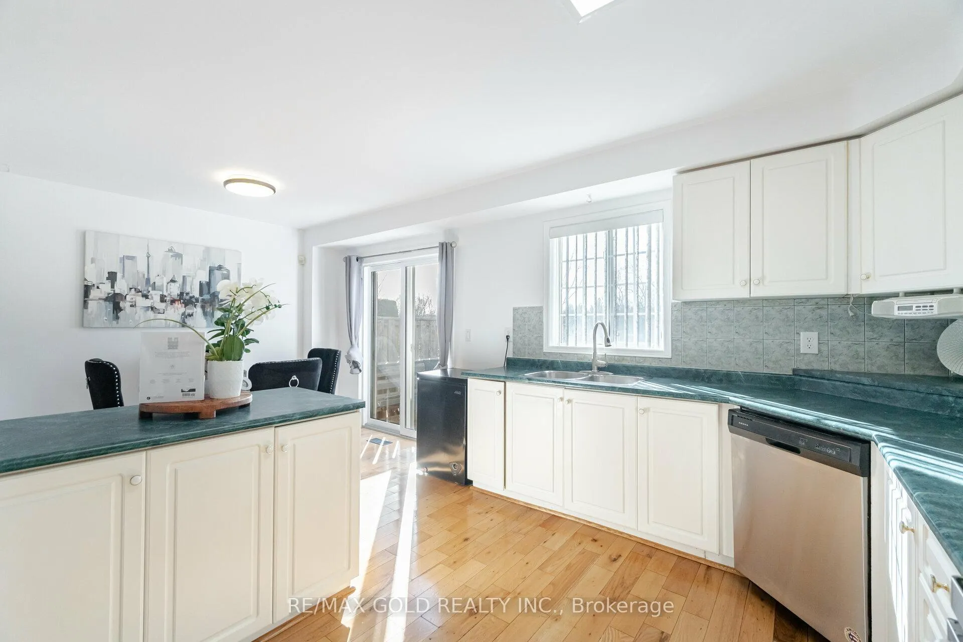 Photo 13 of Unit 32, 9800 McLaughlin Road N, Brampton, Fletcher's Creek Village — HOMEH