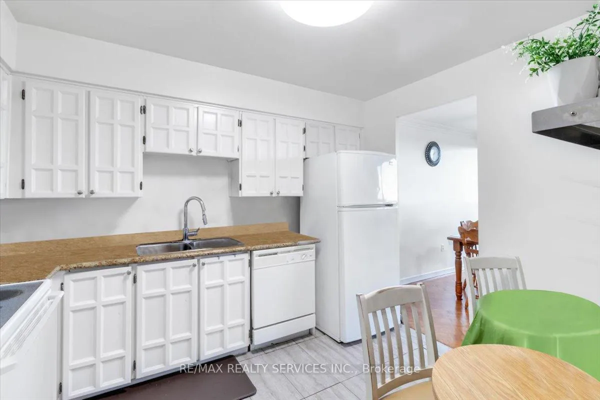 Photo 6 of Unit 801, 3555 Bathurst Street, Toronto, Bedford Park-Nortown — HOMEH