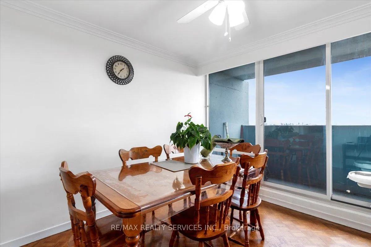 Photo 7 of Unit 801, 3555 Bathurst Street, Toronto, Bedford Park-Nortown — HOMEH
