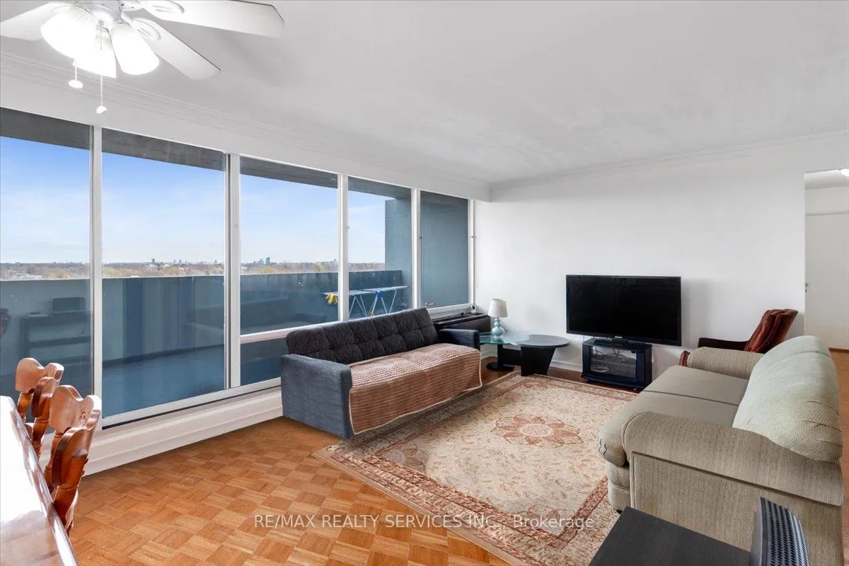 Photo 10 of Unit 801, 3555 Bathurst Street, Toronto, Bedford Park-Nortown — HOMEH