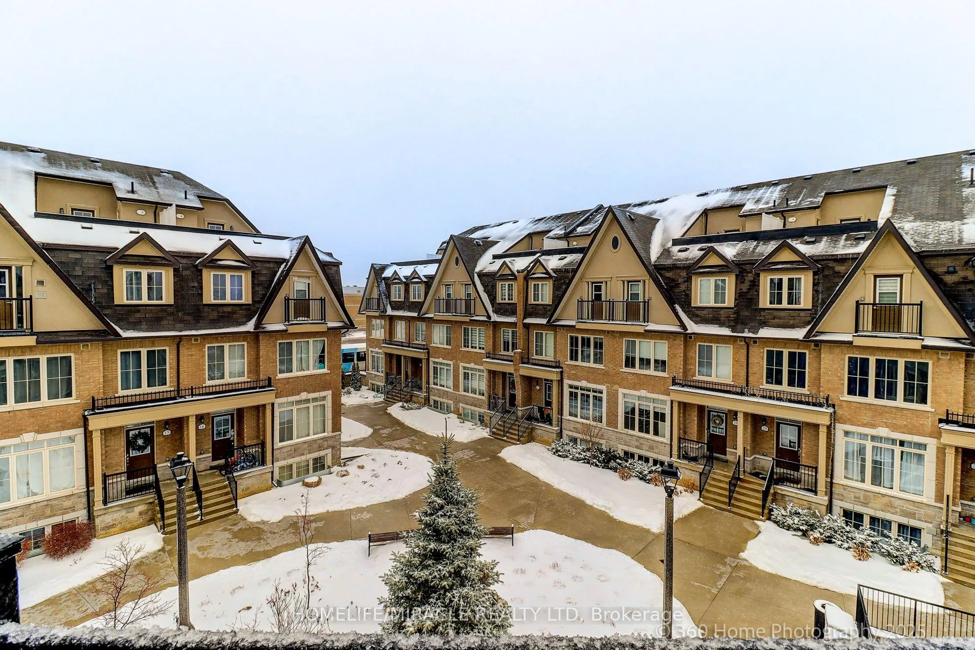 Photo 1 of Unit 33, 181 Parktree Drive, Vaughan, Maple — HOMEH