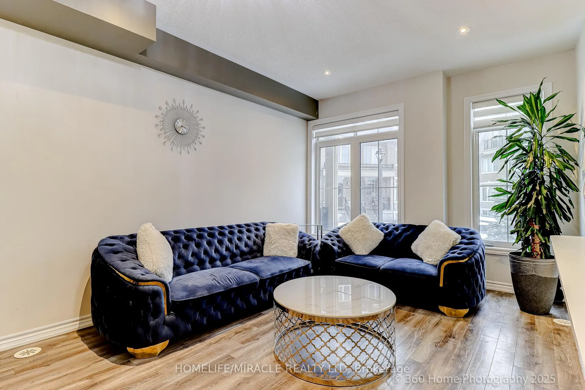 Photo 3 of Unit 33, 181 Parktree Drive, Vaughan, Maple — HOMEH