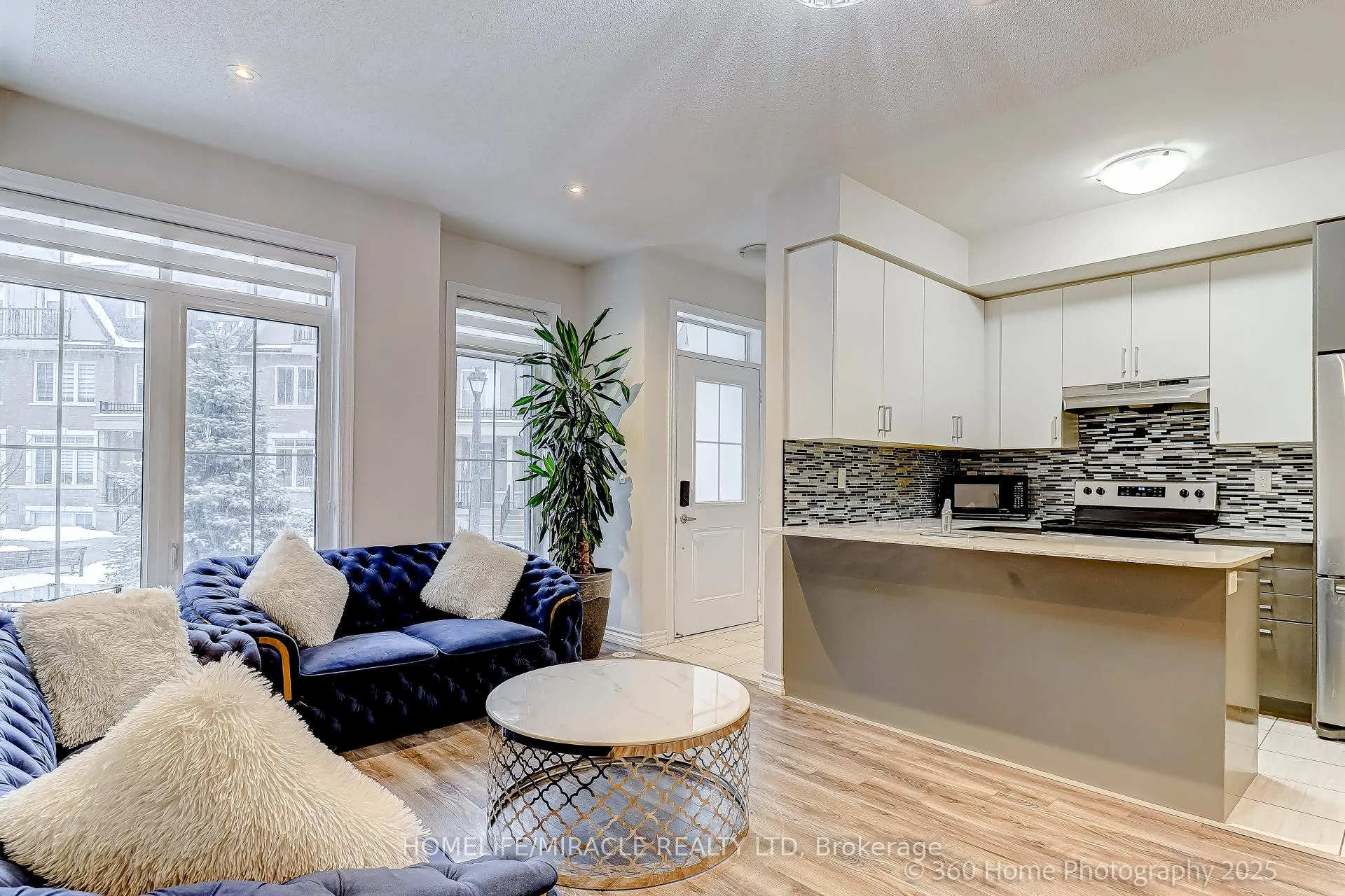 Photo 6 of Unit 33, 181 Parktree Drive, Vaughan, Maple — HOMEH